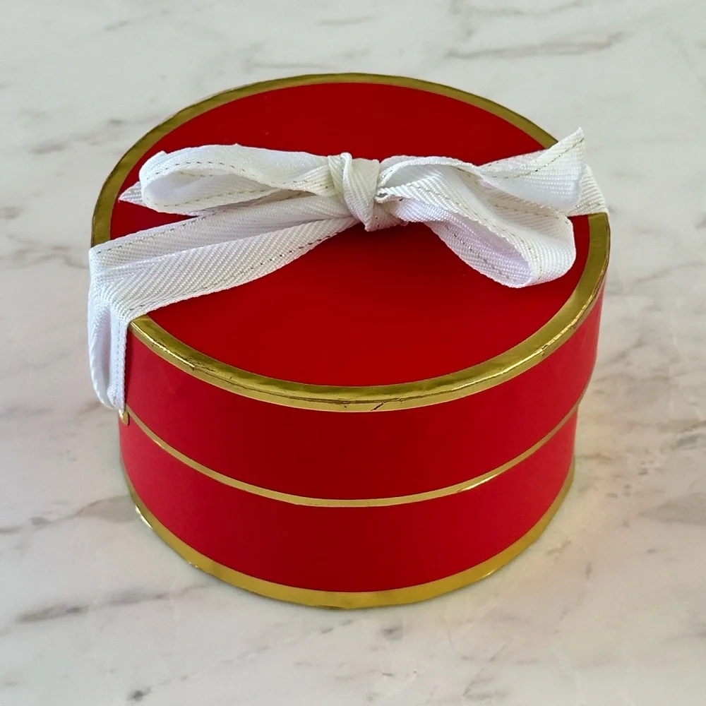 Sugar Paper Los Angeles Mini Round Red Gift Box